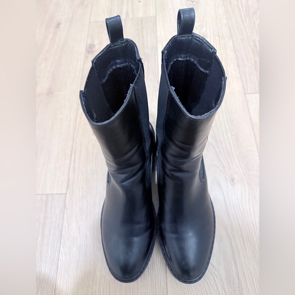 Nine West Shoes - Nine West size 9 Black faux leather platform lug sole Chelsea ankle Boots